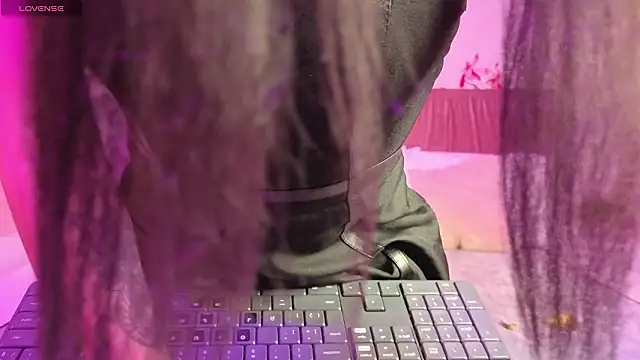 emma wilder  online show from March 17, 2026, 7:17 pm