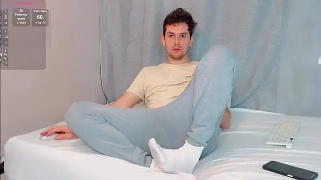 Snapshot of Luc_7 chatting on February 28, 2026, 7:13 pm Luc 7 online show from February 28, 2026, 7:13 pm