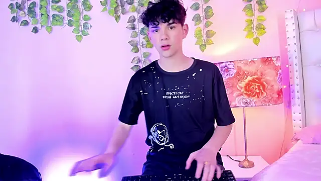 Philippsx online show from April 8, 2026, 4:47 am