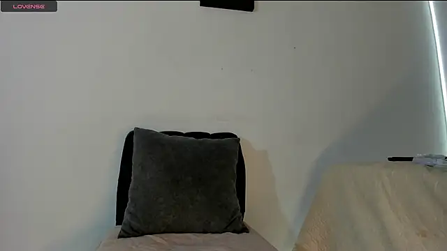 emma  castle online show from February 20, 2026, 1:13 pm