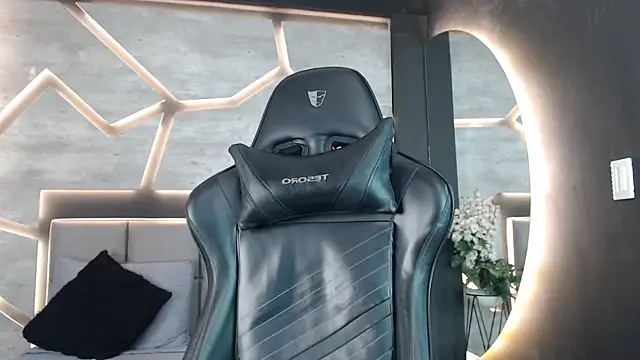 Snapshot of SinLickerr chatting on February 26, 2026, 7:36 pm SinLickerr online show from February 26, 2026, 7:36 pm