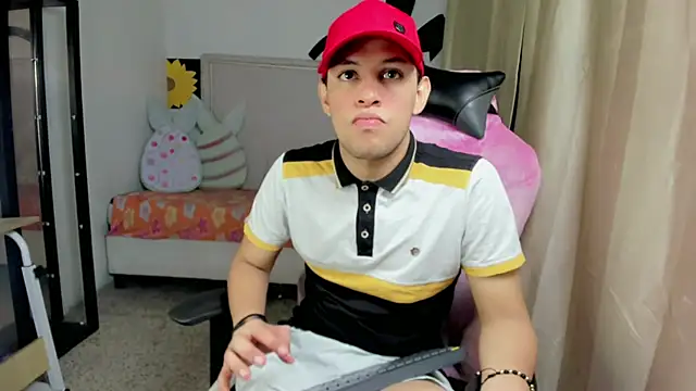 Top and bottom online show from April 5, 2026, 9:54 pm