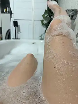 Ninimaus online show from April 22, 2026, 7:20 pm