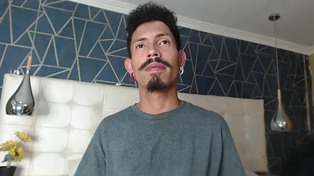 Snapshot of NoaahTylor chatting on February 12, 2026, 8:19 pm NoaahTylor online show from February 12, 2026, 8:19 pm