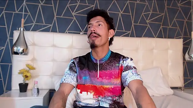 Snapshot of NoaahTylor chatting on February 18, 2026, 12:52 am NoaahTylor online show from February 18, 2026, 12:52 am