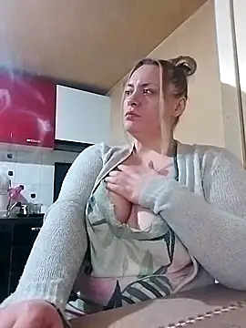 Snapshot of HotStepmommy4 chatting on February 28, 2026, 10:09 pm HotStepmommy4 online show from February 28, 2026, 10:09 pm