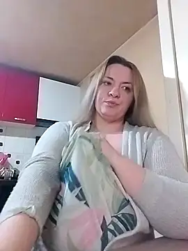 Snapshot of HotStepmommy4 chatting on February 19, 2026, 10:51 pm HotStepmommy4 online show from February 19, 2026, 10:51 pm