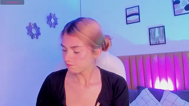 Chris Velvett online show from April 28, 2026, 7:51 pm