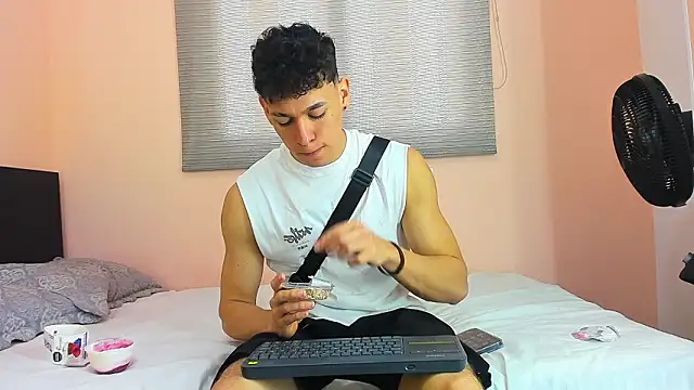 Snapshot of Muscle__Myke chatting on February 27, 2026, 12:38 pm Muscle Myke online show from February 27, 2026, 12:38 pm