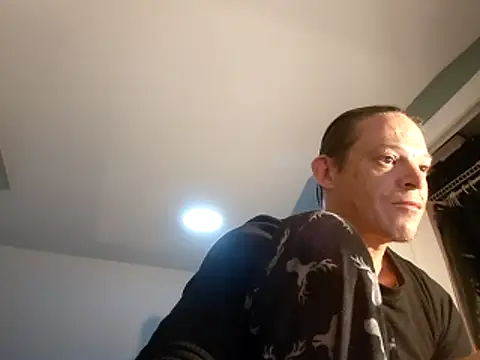 ShadowLove85 online show from April 9, 2026, 1:18 am