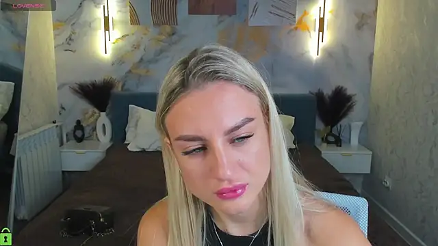 Snapshot of Silen_Tori chatting on July 16, 2026, 1:13 am Silen Tori online show from July 16, 2026, 1:13 am