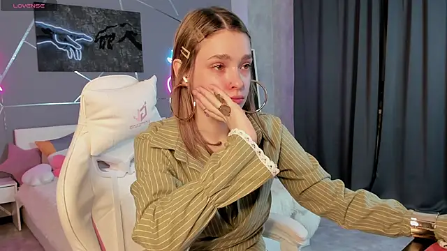 Snapshot of naomi_reiss chatting on July 21, 2026, 11:28 pm naomi reiss online show from July 21, 2026, 11:28 pm