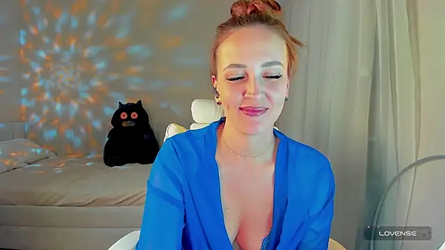 Snapshot of she_wolf chatting on April 16, 2026, 1:56 pm she wolf online show from April 16, 2026, 1:56 pm