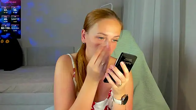 Snapshot of she_wolf chatting on June 8, 2026, 2:28 pm she wolf online show from June 8, 2026, 2:28 pm