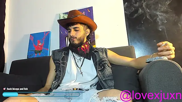 LovexJuxn8 online show from March 3, 2026, 7:32 pm