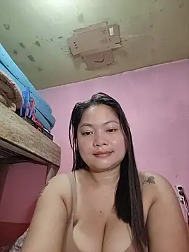 Snapshot of sweety_pie18 chatting on February 23, 2026, 12:12 am sweety pie18 online show from February 23, 2026, 12:12 am