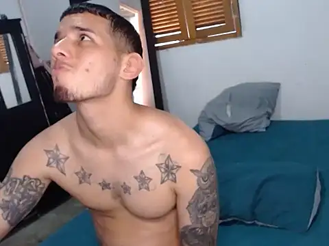 Snapshot of HotSinlge chatting on February 11, 2026, 2:06 pm HotSinlge online show from February 11, 2026, 2:06 pm