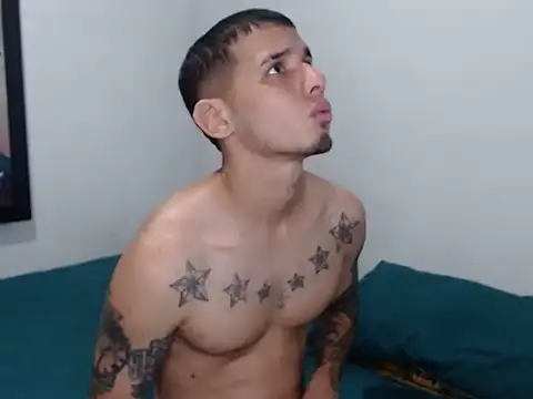 Snapshot of HotSinlge chatting on February 24, 2026, 3:24 pm HotSinlge online show from February 24, 2026, 3:24 pm