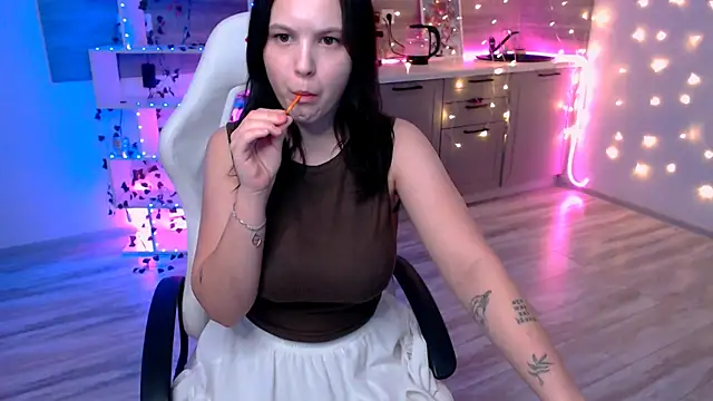 lily milleerr online show from March 3, 2026, 7:54 pm