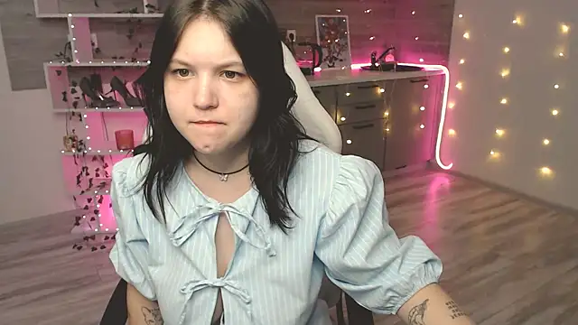 lily milleerr online show from February 25, 2026, 6:41 pm