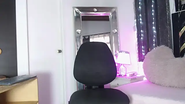 Snapshot of mailyn_gold chatting on March 31, 2026, 11:56 am mailyn gold online show from March 31, 2026, 11:56 am