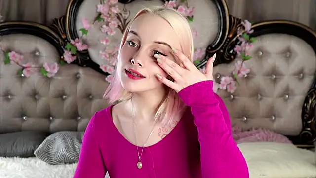 Snapshot of KirstinMcgeady chatting on April 4, 2026, 11:06 am KirstinMcgeady online show from April 4, 2026, 11:06 am