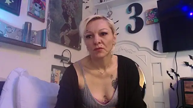 slutslave333 online show from April 23, 2026, 9:05 pm