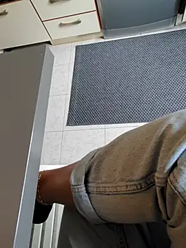 Ginevra01 online show from April 14, 2026, 1:27 pm