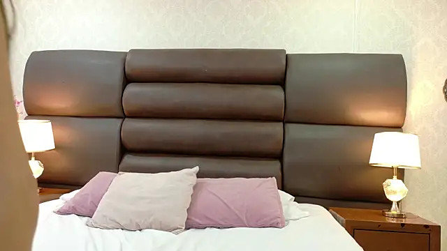 HollyOlson online show from July 8, 2026, 7:58 pm