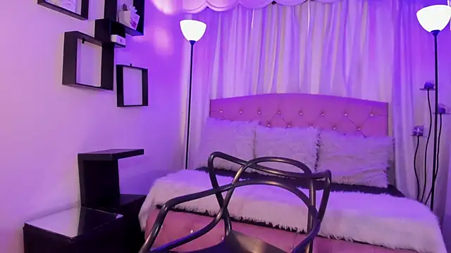 Aurora Ellis  online show from March 6, 2026, 12:44 pm