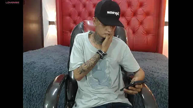 Snapshot of benjamin_anthony chatting on June 2, 2026, 11:21 am benjamin anthony online show from June 2, 2026, 11:21 am