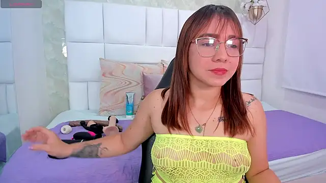 antonella moon7 online show from April 11, 2026, 5:04 am