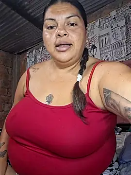 Snapshot of Juli_Powl chatting on April 11, 2026, 12:07 am Juli Powl online show from April 11, 2026, 12:07 am