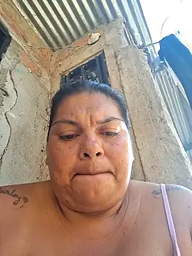 Snapshot of Juli_Powl chatting on March 7, 2026, 1:05 pm Juli Powl online show from March 7, 2026, 1:05 pm