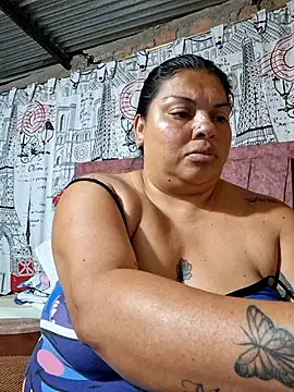 Snapshot of Juli_Powl chatting on April 8, 2026, 1:51 am Juli Powl online show from April 8, 2026, 1:51 am