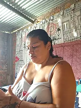 Snapshot of Juli_Powl chatting on April 1, 2026, 1:12 pm Juli Powl online show from April 1, 2026, 1:12 pm