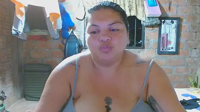 Snapshot of Juli_Powl chatting on March 8, 2026, 2:04 am Juli Powl online show from March 8, 2026, 2:04 am