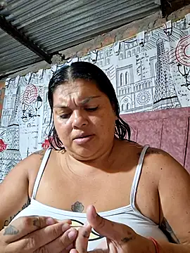 Snapshot of Juli_Powl chatting on March 6, 2026, 12:49 am Juli Powl online show from March 6, 2026, 12:49 am