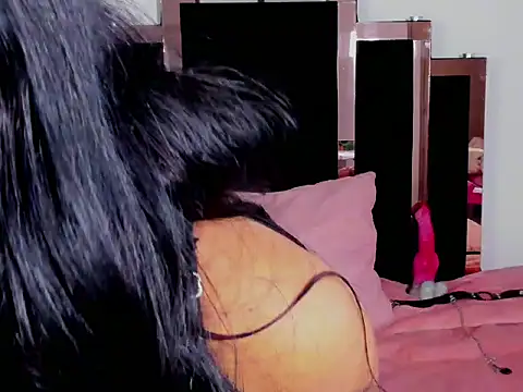 Queen-Bee  online show from February 19, 2026, 9:01 pm