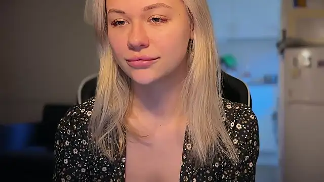 Snapshot of Leylia_Lily chatting on April 8, 2026, 12:06 pm Leylia Lily online show from April 8, 2026, 12:06 pm