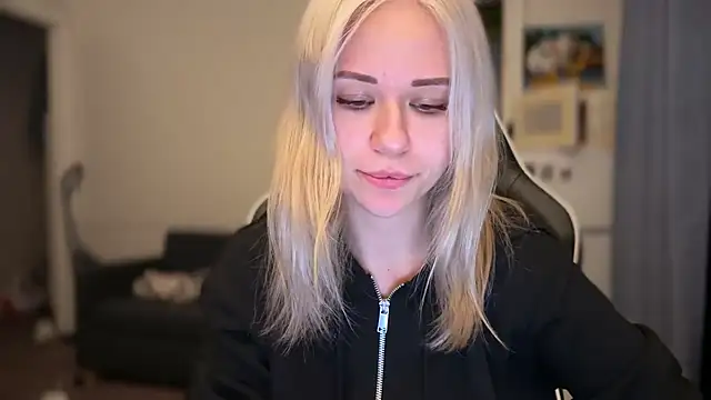 Snapshot of Leylia_Lily chatting on April 10, 2026, 6:37 pm Leylia Lily online show from April 10, 2026, 6:37 pm