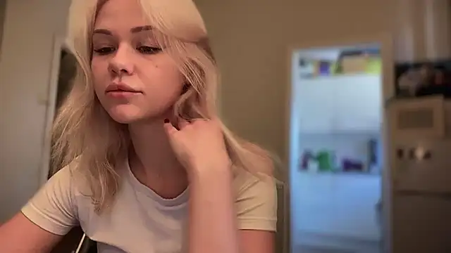 Snapshot of Leylia_Lily chatting on March 23, 2026, 12:16 pm Leylia Lily online show from March 23, 2026, 12:16 pm