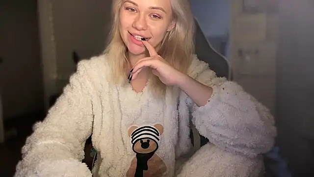 Snapshot of Leylia_Lily chatting on March 13, 2026, 9:03 am Leylia Lily online show from March 13, 2026, 9:03 am