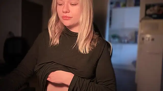 Snapshot of Leylia_Lily chatting on March 4, 2026, 12:13 pm Leylia Lily online show from March 4, 2026, 12:13 pm