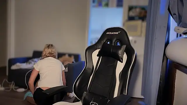 Snapshot of Leylia_Lily chatting on March 5, 2026, 10:01 am Leylia Lily online show from March 5, 2026, 10:01 am