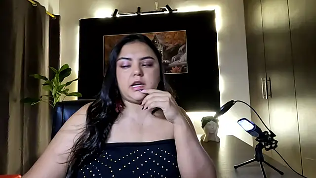 AzaraOnyx online show from July 31, 2026, 1:10 pm