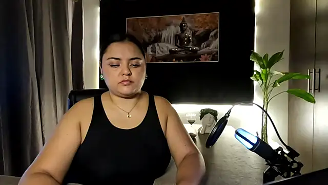 AzaraOnyx online show from June 18, 2026, 1:05 pm