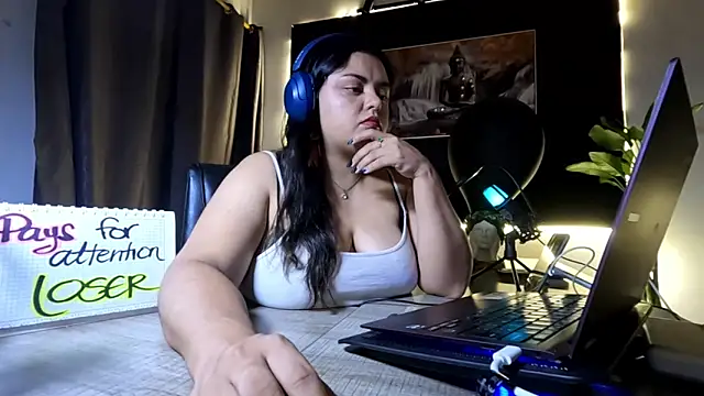AzaraOnyx online show from June 9, 2026, 4:52 pm