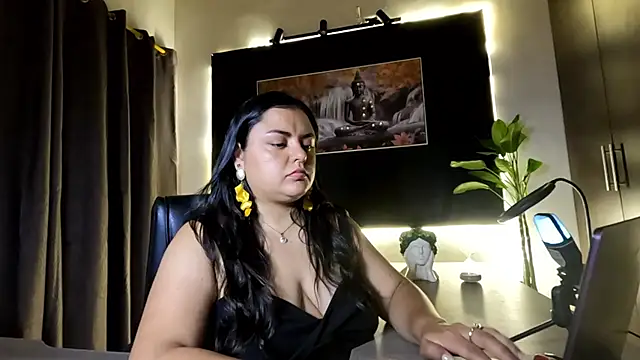 AzaraOnyx online show from June 22, 2026, 4:04 pm