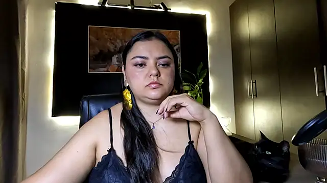 AzaraOnyx online show from July 18, 2026, 1:09 pm